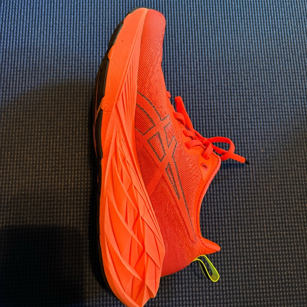 Novablast 4 asics running shoes size 9m/sz 10 womens